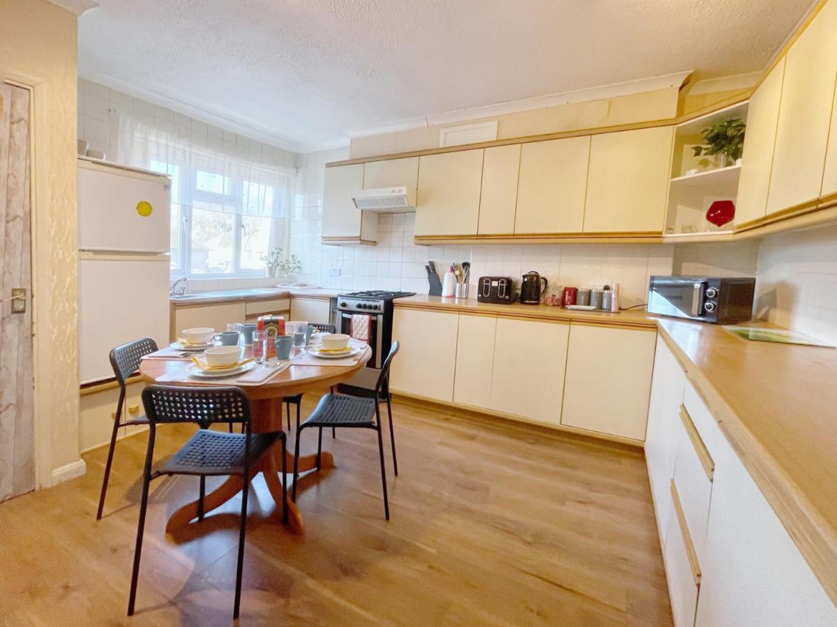 그레이브젠드 3 Bed Duplex Flat, Free Wifi & Netflix, Ideal For Contractors 아파트 외부 사진