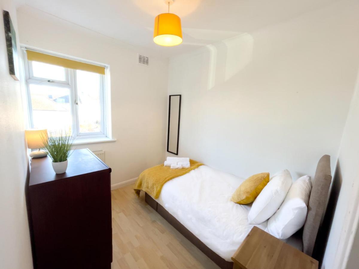 그레이브젠드 3 Bed Duplex Flat, Free Wifi & Netflix, Ideal For Contractors 아파트 외부 사진